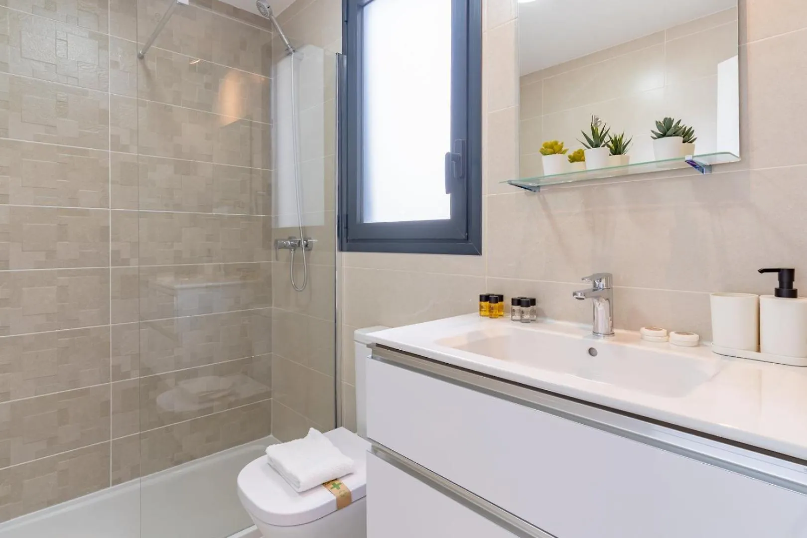 Guestready - Sunny Seaside Escape In Malaga Daire