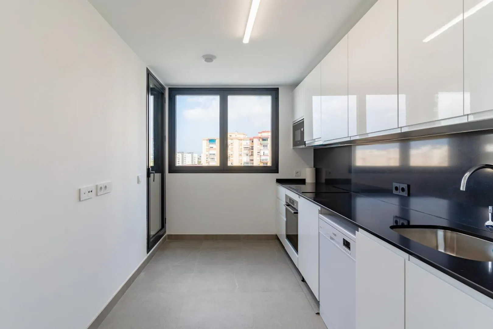 Guestready - Sunny Seaside Escape In Malaga Daire